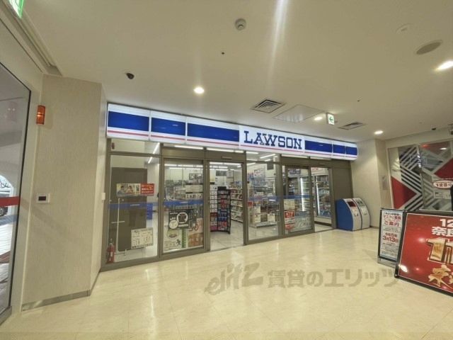 近くにローソン S葛本町北店まで700メートルあり