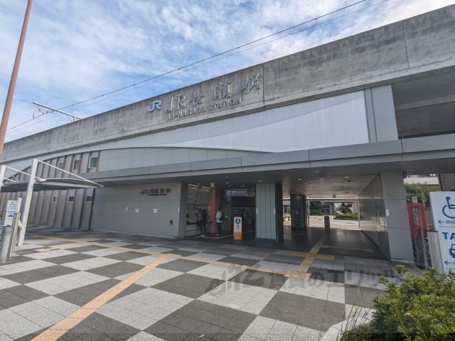 近くにJR長瀬駅まで900メートルあり