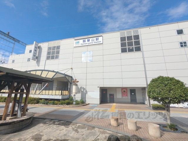 近くに瓢箪山駅まで550メートルあり