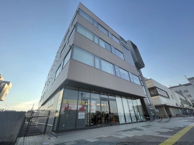 近くにキリン堂 高の原南店(調剤薬局)まで1400メートルあり