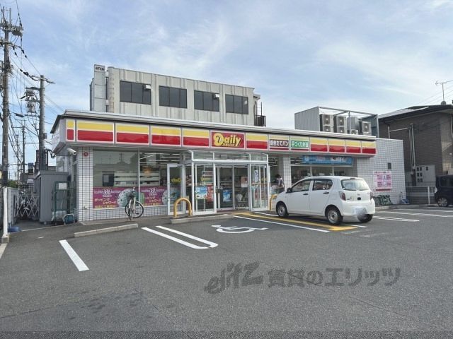 近くにデイリーヤマザキ　大和高田中町店まで250メートルあり