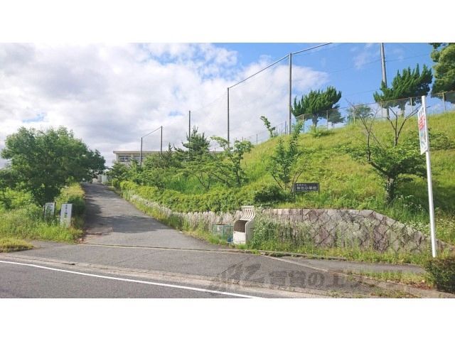 近くに神功小学校まで6700メートルあり