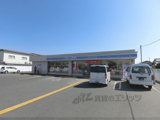 近くにローソン 木津川南後背店まで350メートルあり