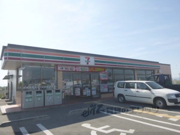 近くにセブンイレブン　城陽インター店まで750メートルあり