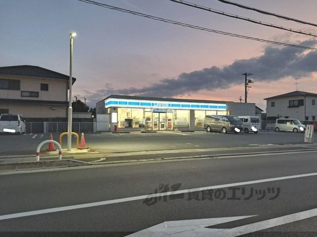 近くにローソン 郡山池沢町店まで850メートルあり