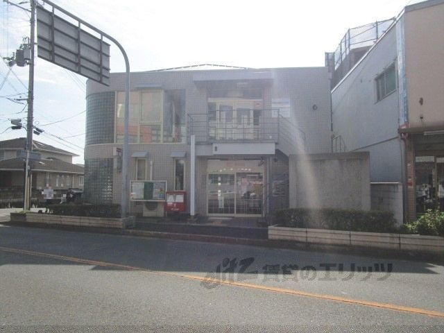 近くに奈良登美ヶ丘郵便局まで1600メートルあり