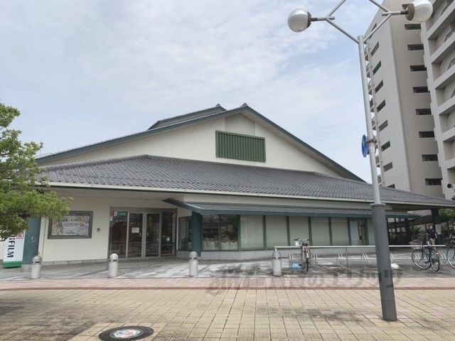 近くにラッキーやまと　小泉店まで1000メートルあり