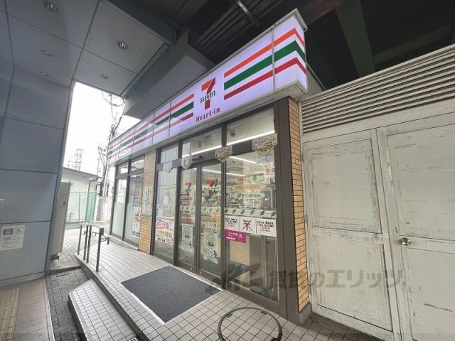 近くにセブンイレブン 　ＪＲ王寺駅北口店まで2300メートルあり