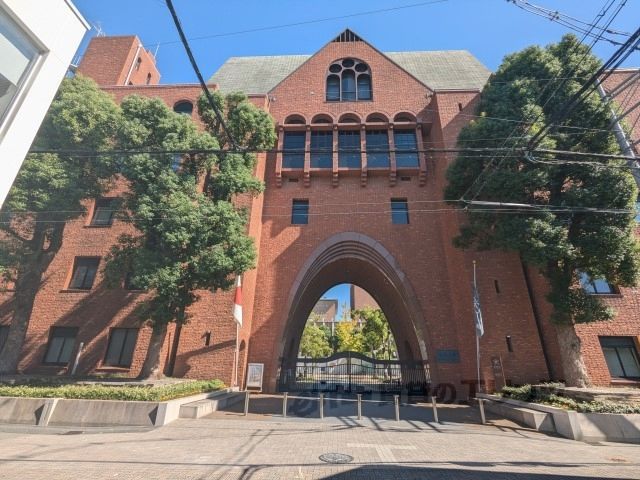 近くに近畿大学 東大阪キャンパスまで3000メートルあり