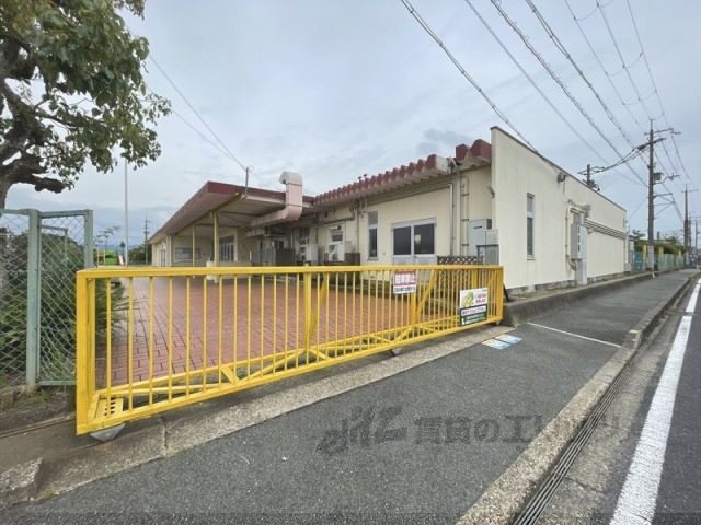 近くに三宅町立三宅幼児園まで1300メートルあり
