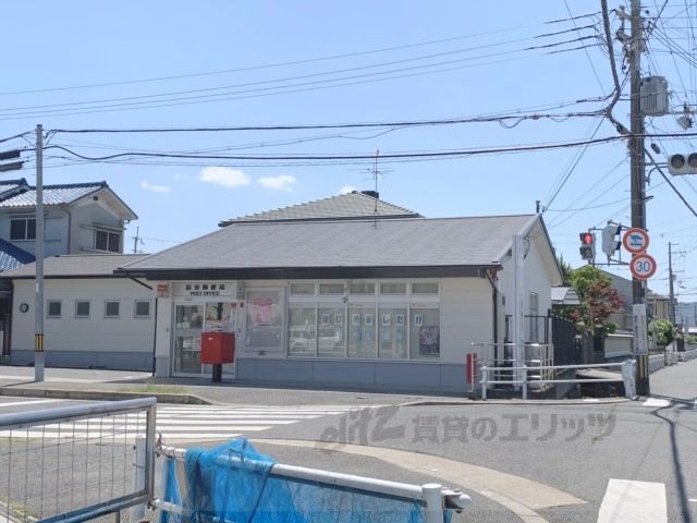 近くに辰市郵便局まで450メートルあり