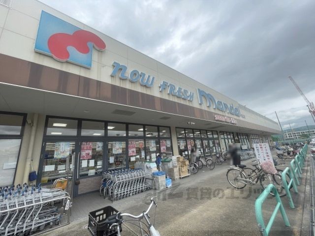 近くに万代 御厨店まで1300メートルあり