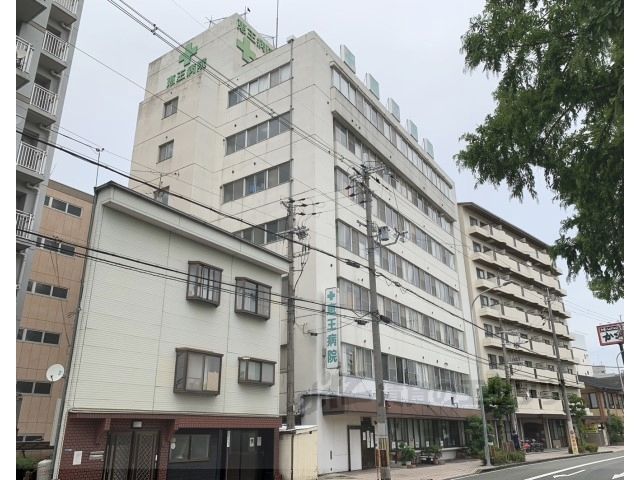 近くに恵王病院まで1700メートルあり