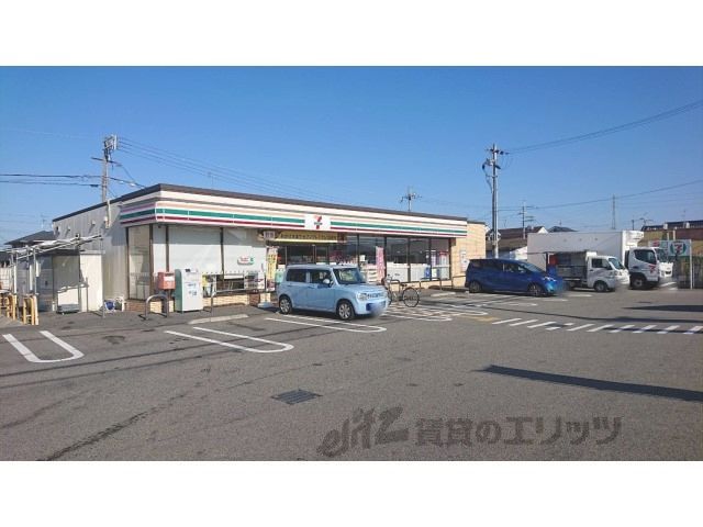 近くにセブンイレブン 田原本千代店まで500メートルあり
