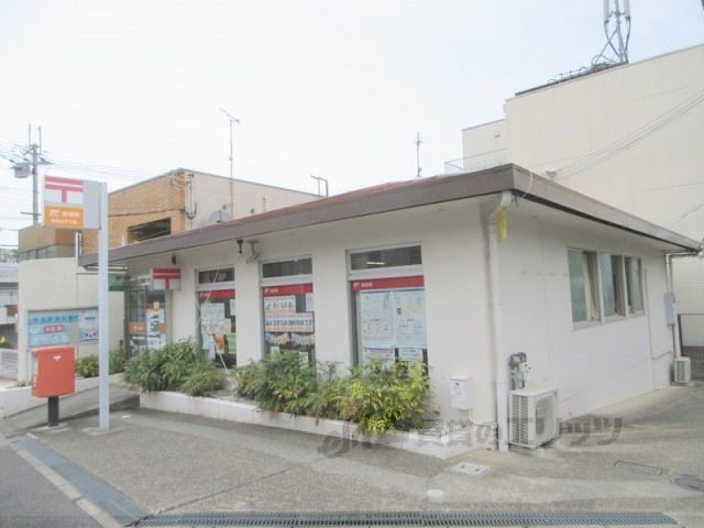 近くに生駒あすか野郵便局まで1200メートルあり