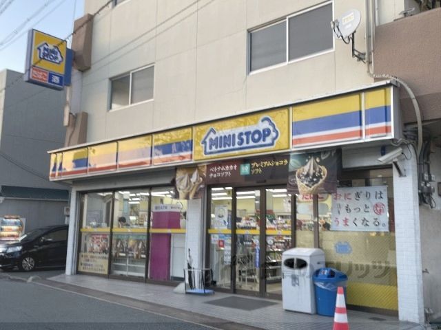 近くにミニストップ　真菅オカモト酒店まで180メートルあり