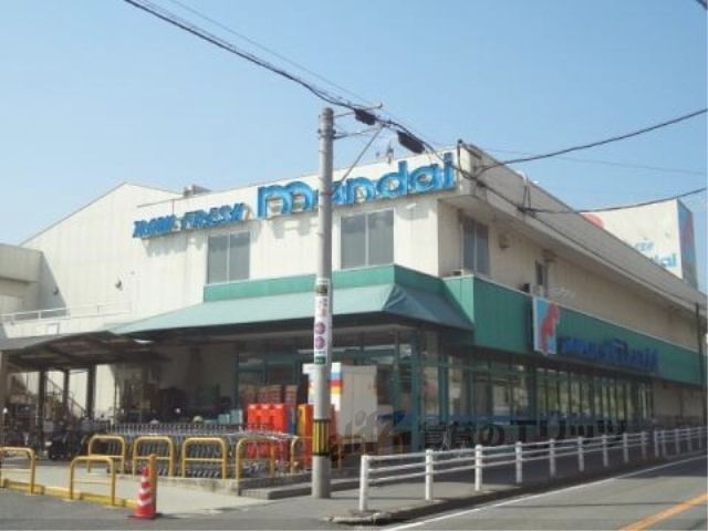 近くに万代　尺土店まで400メートルあり