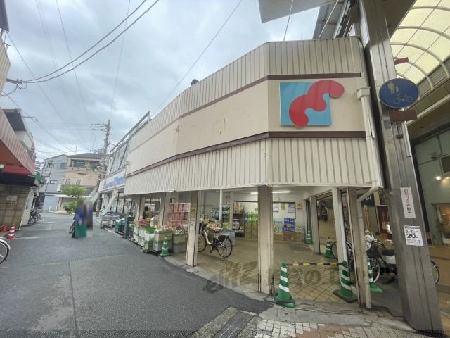 近くに万代 小阪店まで550メートルあり