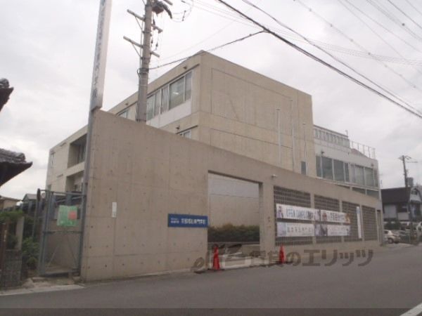 近くに京都福祉専門学校まで4000メートルあり