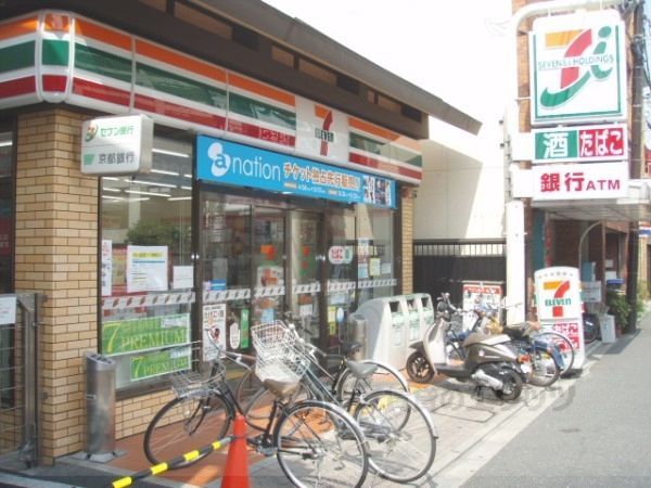 近くにセブンイレブン 烏丸今出川店まで500メートルあり