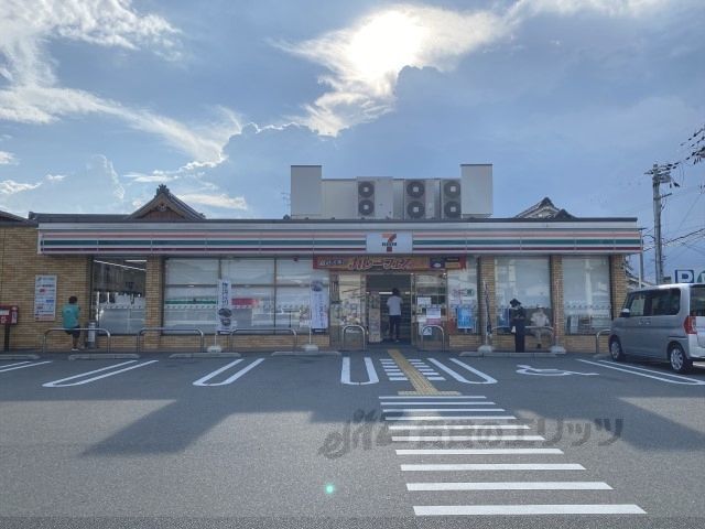 近くにセブンイレブン　天理杉本町店まで230メートルあり