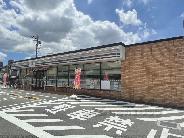 近くにセブンイレブン 東大阪小若江四丁目店まで400メートルあり