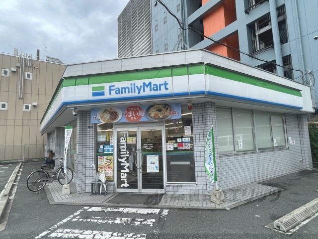 近くにファミリーマート 長田東二丁目店まで2700メートルあり