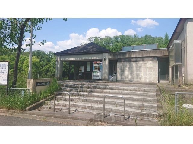 近くに青山近隣公園まで80メートルあり