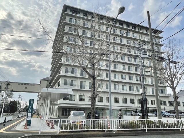 近くに天理よろづ相談所病院東・西病棟まで3400メートルあり