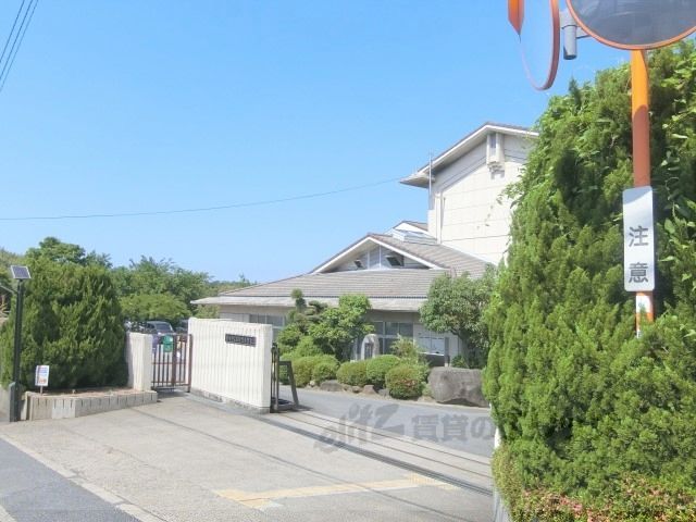 近くに山田荘小学校まで500メートルあり