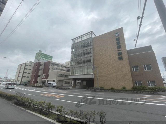 近くに若草第一病院まで1600メートルあり