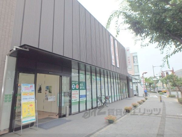 近くに京都銀行　松井山手支店まで550メートルあり