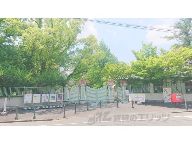 近くに奈良女子大学まで1600メートルあり