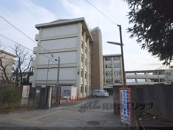近くに西宇治中学校まで650メートルあり