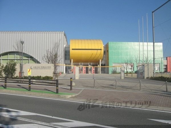 近くに州見台小学校まで1000メートルあり