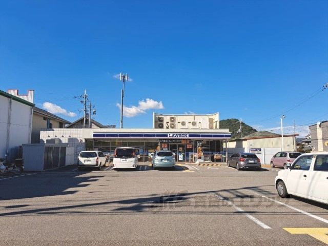 近くにローソン 橿原御坊町店まで500メートルあり