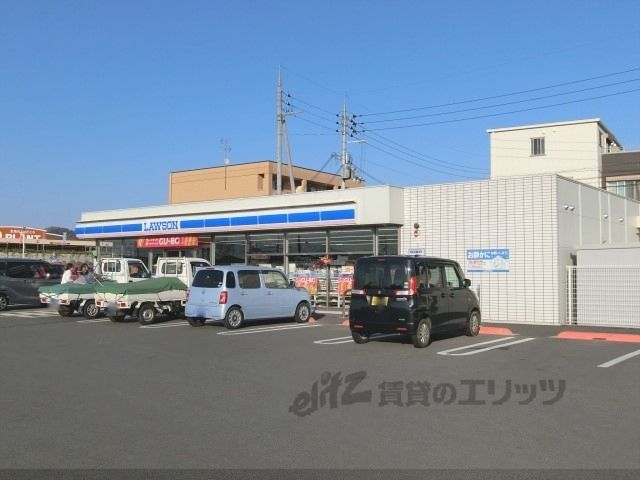 近くにローソン 木津川城山台店まで600メートルあり