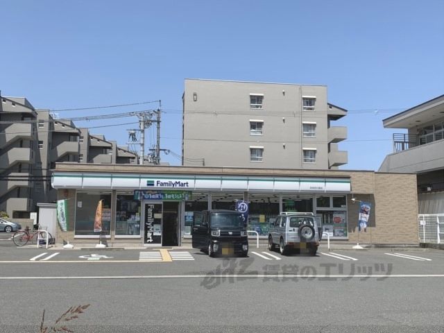 近くにファミリーマート　奈良恋の窪店まで550メートルあり