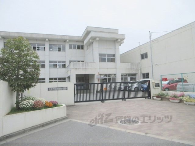 近くに生駒市立壱分小学校まで1500メートルあり