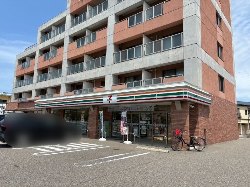 近くのセブンイレブン新潟小新4丁目店まで258m(徒歩4分)