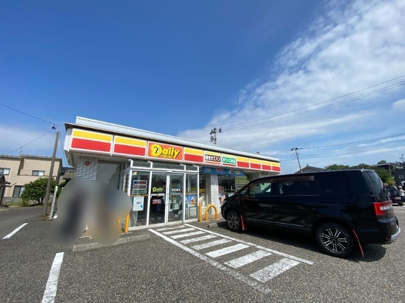 近くのデイリーヤマザキ新潟五十嵐東店まで478m（徒歩6分）
