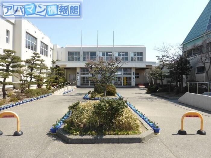 近くの新潟市立大通小学校まで1,135m(徒歩15分)