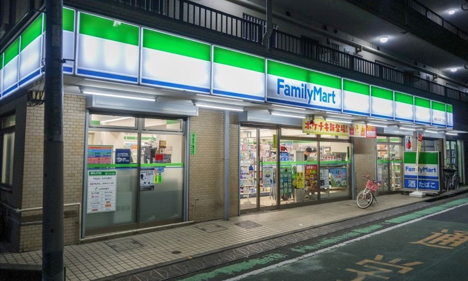 近くのファミリーマート　新宿大久保二丁目店まで238m（徒歩3分）
