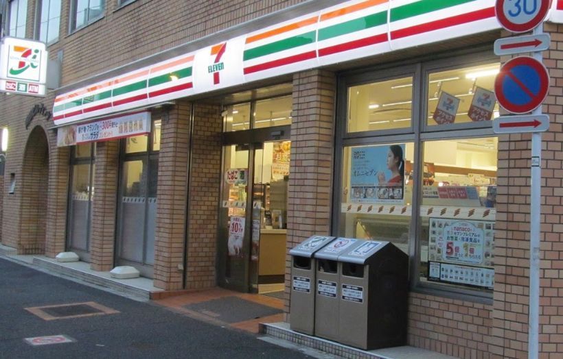 近くのセブンイレブン　新宿曙橋駅西店まで226m（徒歩3分）