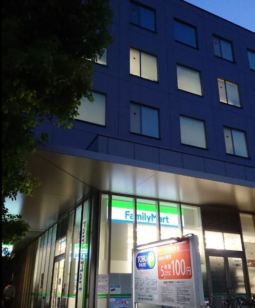近くのファミリーマート東武鉄道本社店まで139m(徒歩2分)