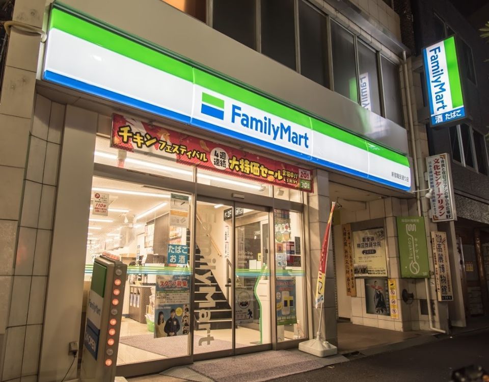 近くのファミリーマート　新宿職安通り店まで187m（徒歩3分）