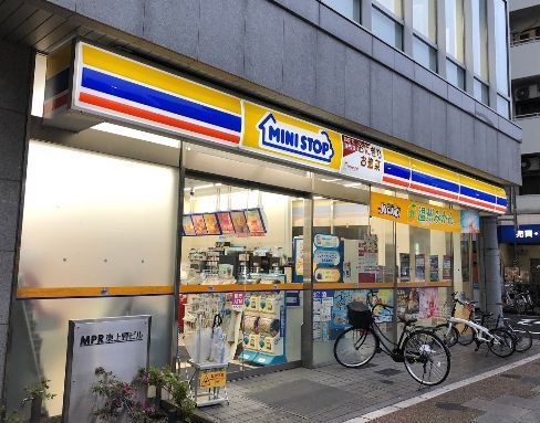 近くのミニストップ東上野6丁目店まで147m(徒歩2分)