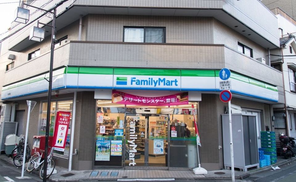 近くのファミリーマート　四谷若葉店まで235m（徒歩3分）