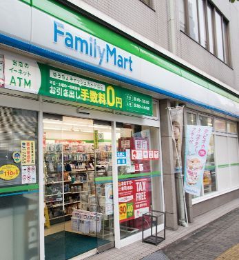 近くのファミリーマート入谷二丁目店まで197m（徒歩3分）