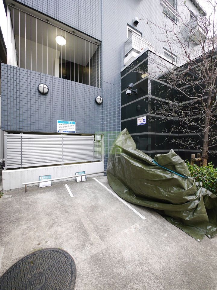 近くにダイナシティ市谷仲之町あり